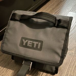 Yeti Daytripper Lunchbox
